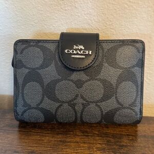 NWT Coach Black signature Medium Corner Zip Wallet